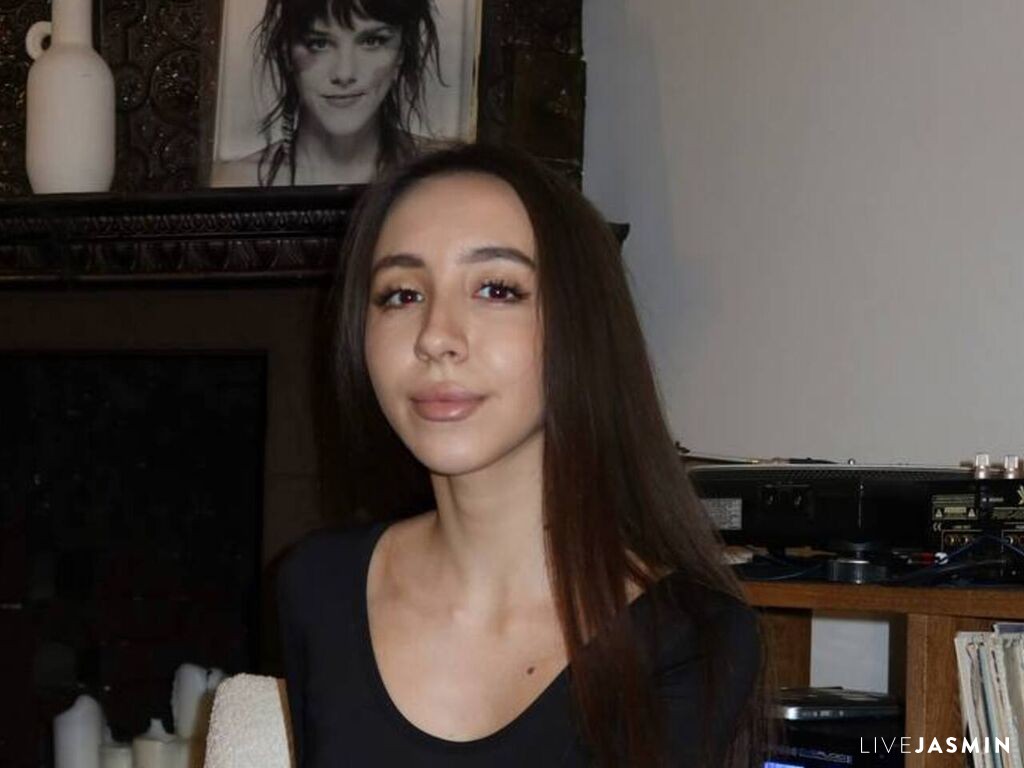 Live cam model AdaHartley