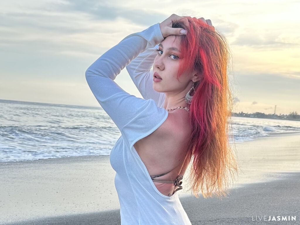 Live cam model AdaLune