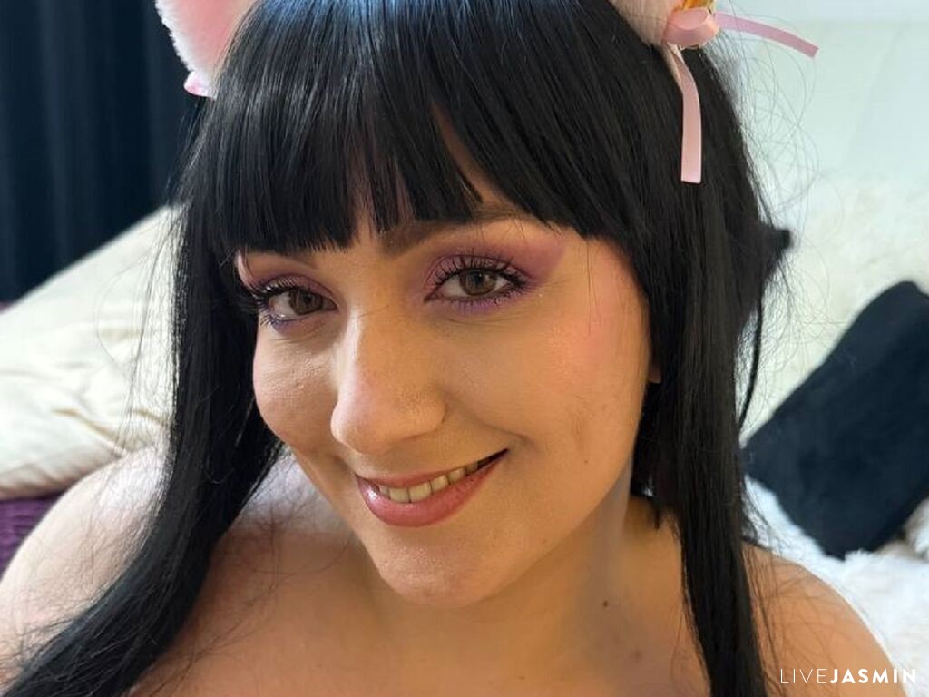 Live cam model AdelineDevin