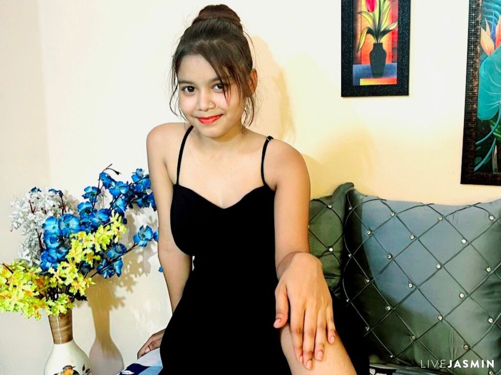 Live cam model AdrianaReyez