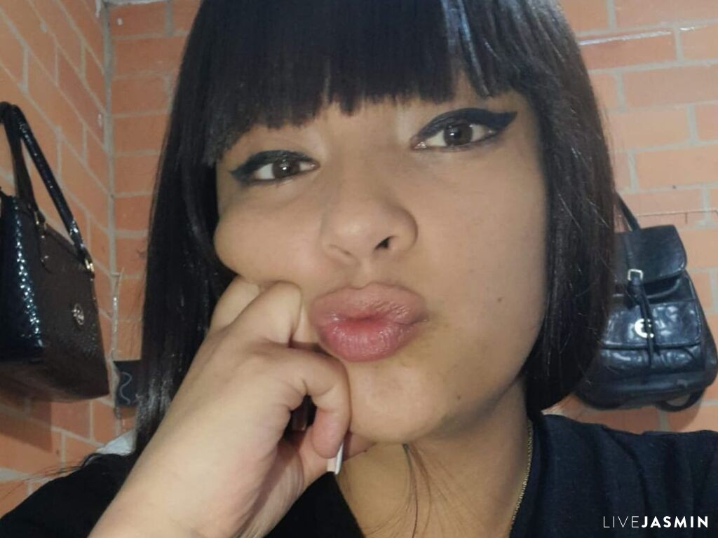 Live cam model AhryGray