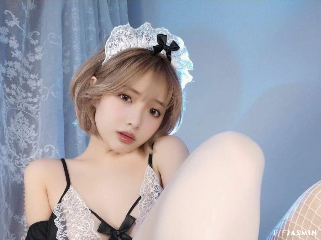 Live cam model AikoUeno