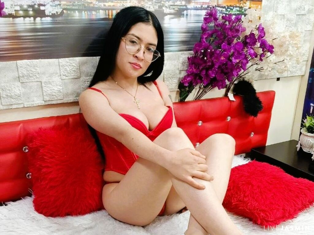 Live cam model AimeGarden