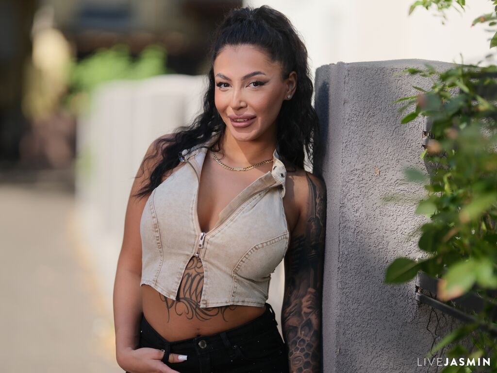 Live cam model AishaaDevoe