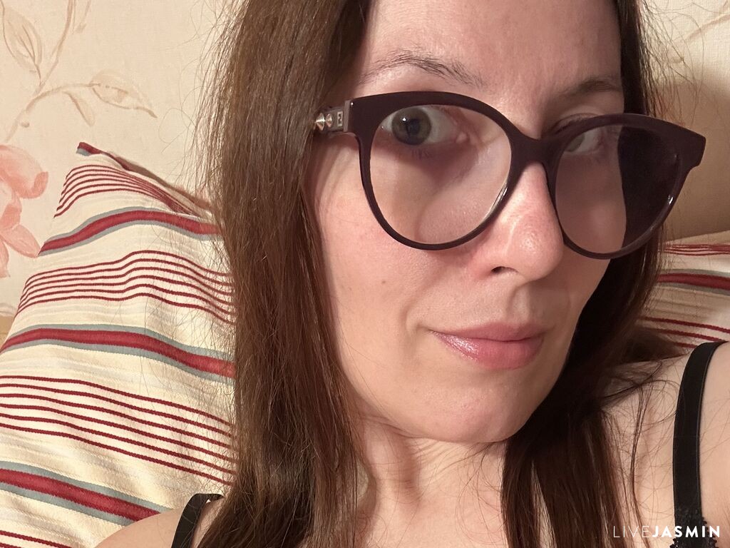 Live cam model AlanyssLyon
