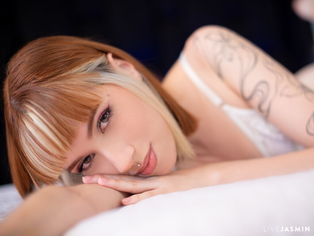 Live cam model AlaskaFlowers