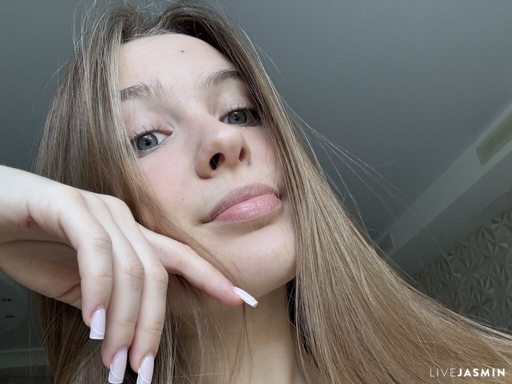 Live cam model AlbertaClem