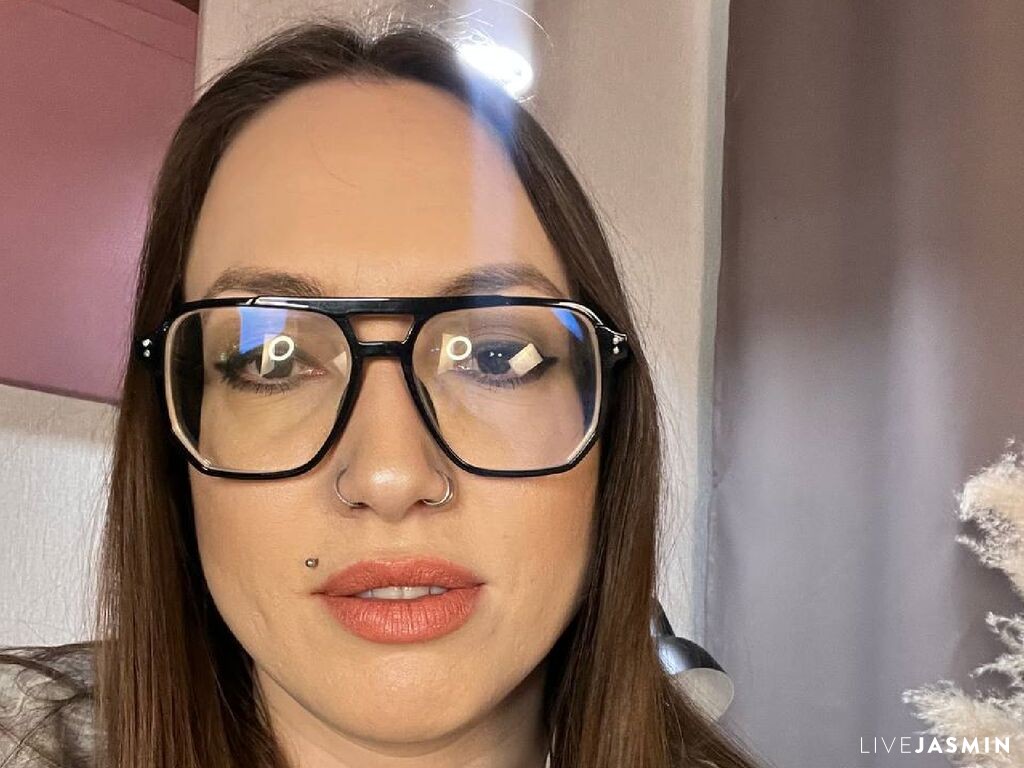 Live cam model AleciaWood