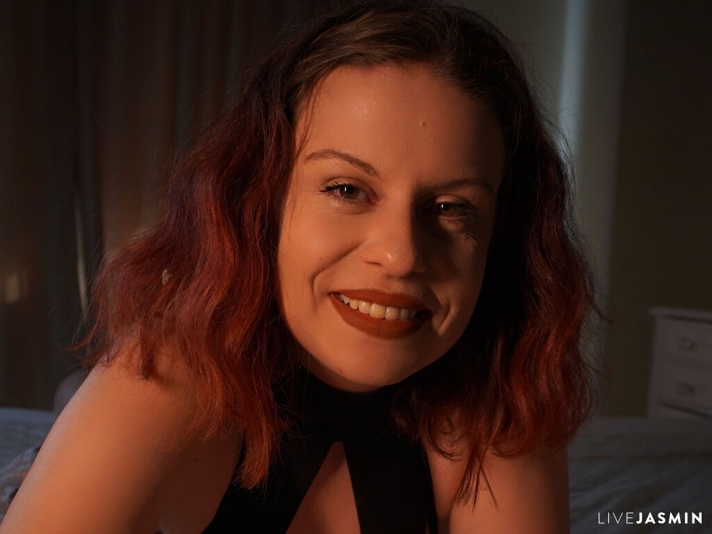 Live cam model AlesiaSmile