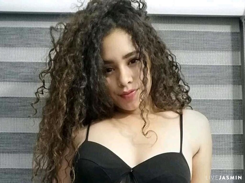 Live cam model AlessandraLux