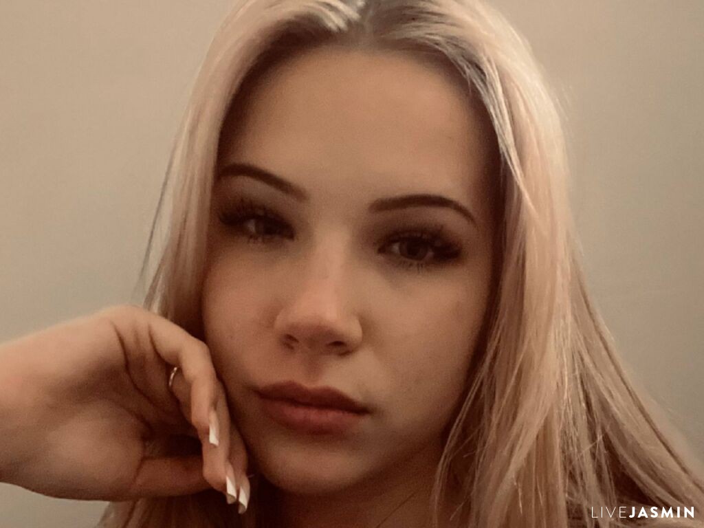 Live cam model AletaKunde