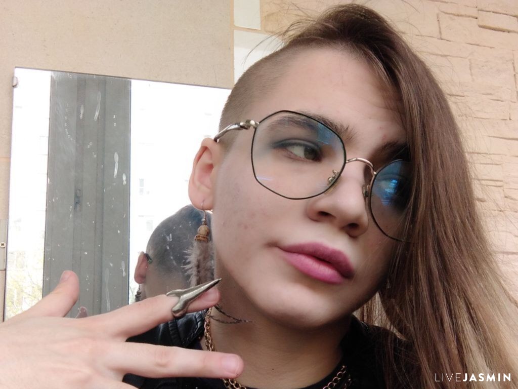 Live cam model AlexBestenike