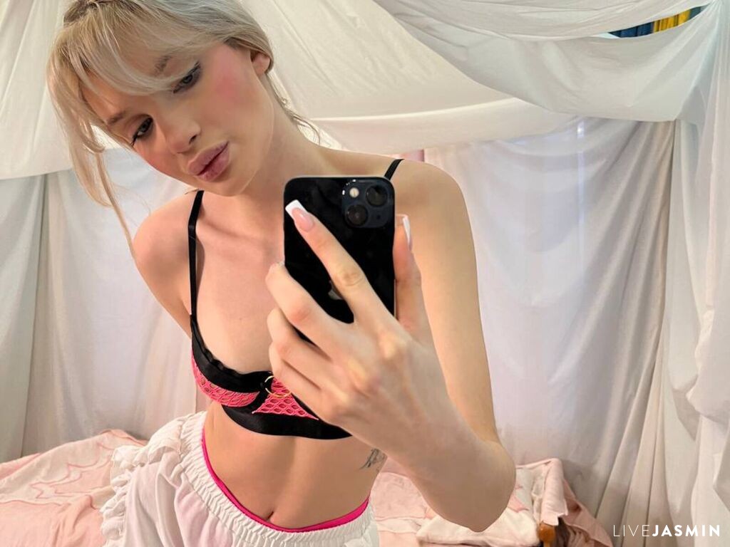 Live cam model AlexaStormy