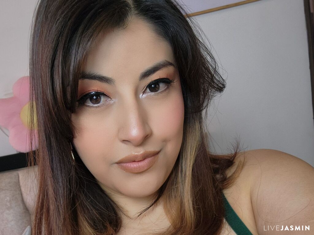 AlexaStylish live cam girl profile