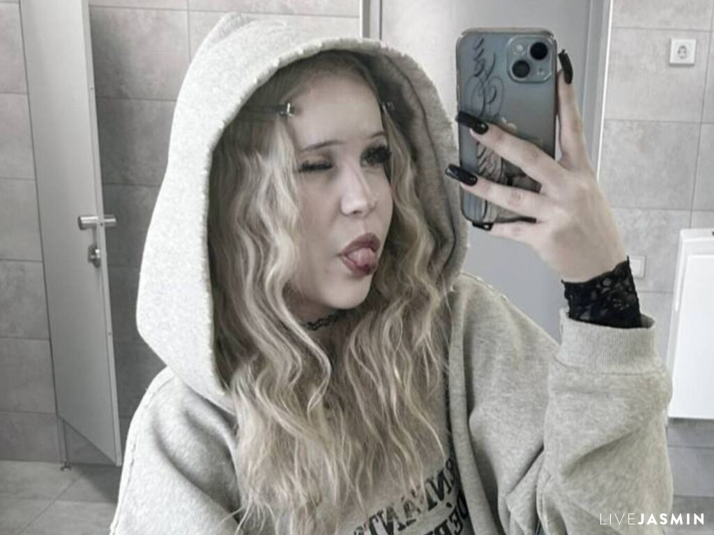 Live cam model AlicaUwu