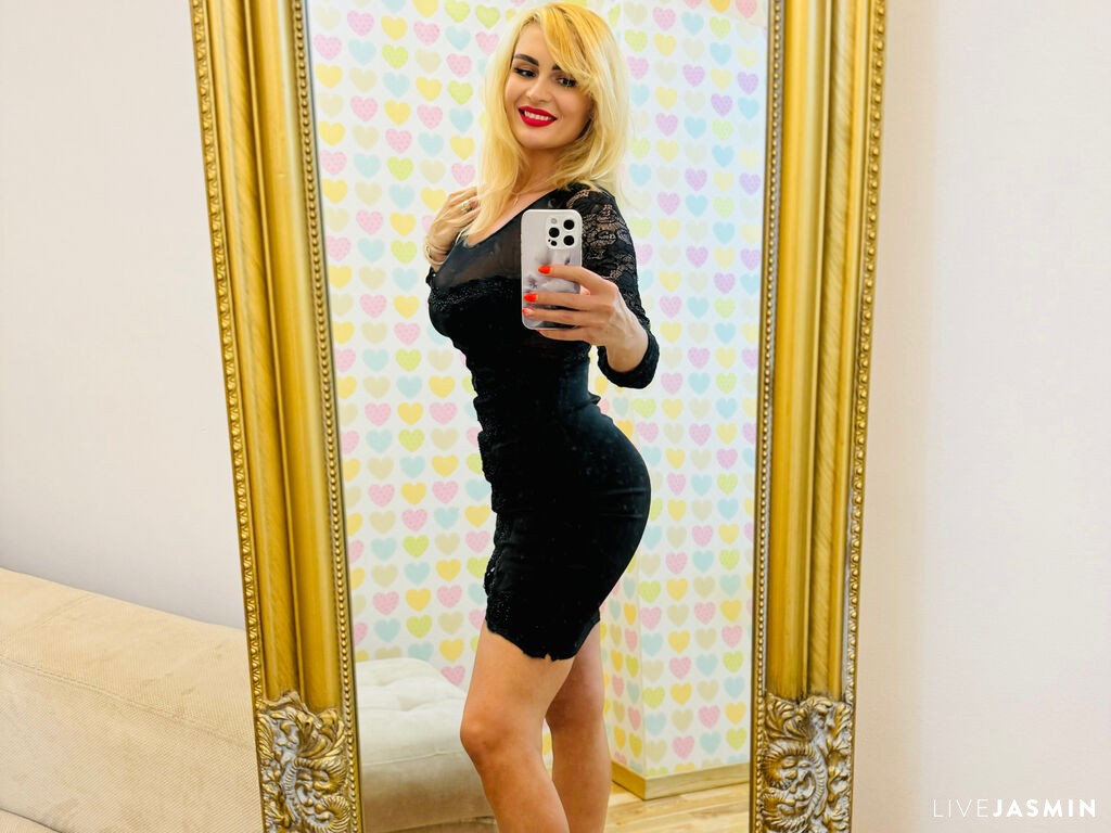 Live cam model AliceAime