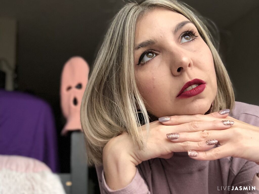 Live cam model AlicePitchfork