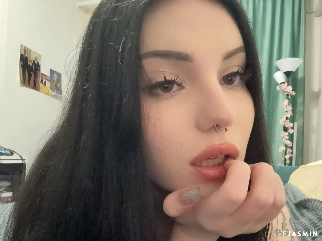 Live cam model AliceQuenby