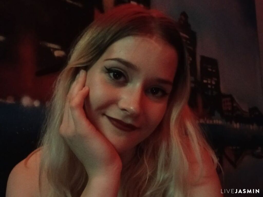 Live cam model AlisLinn