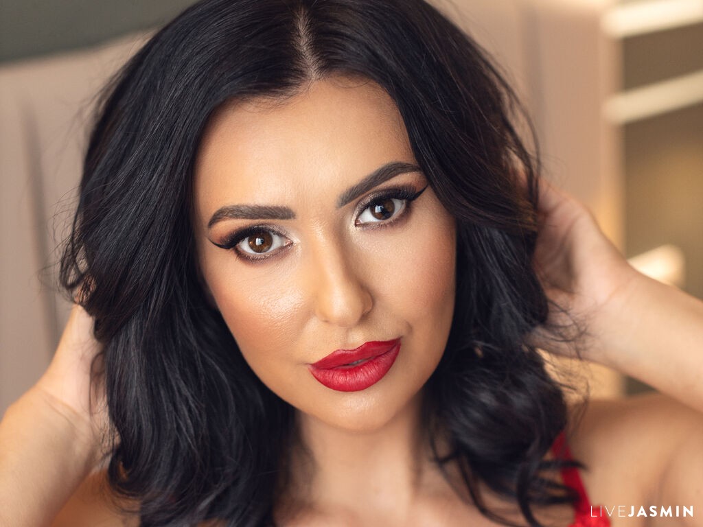 Browse AlisonHale live chat profile