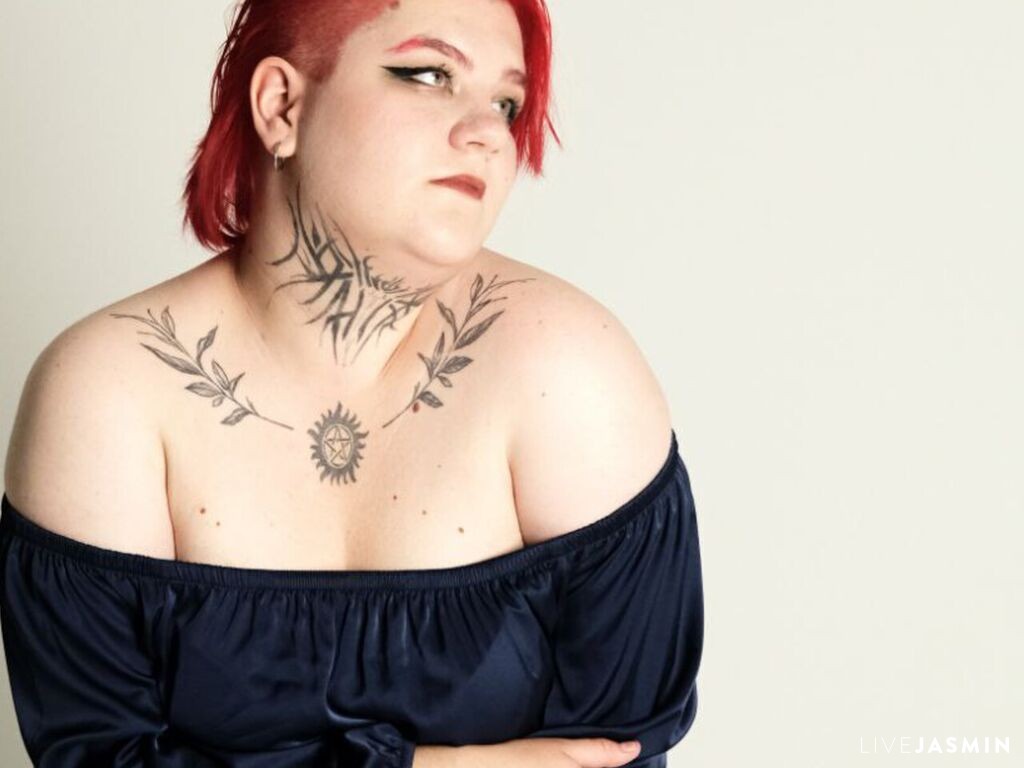 Live cam model AlisonMust