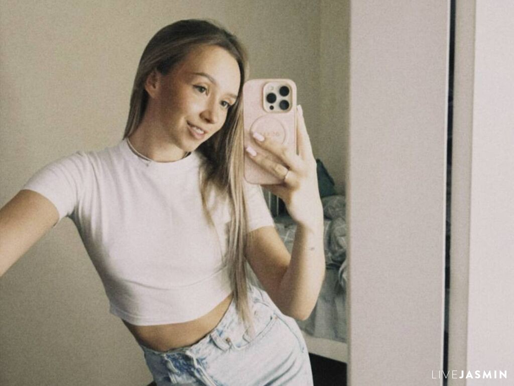 AllieMaher live cam girl profile