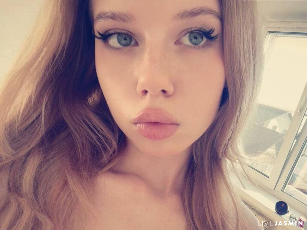 Live cam model AllynEdmison