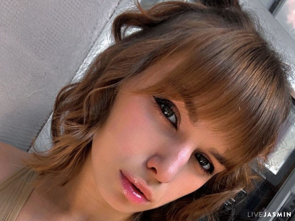 Live cam model AlmaBrigs