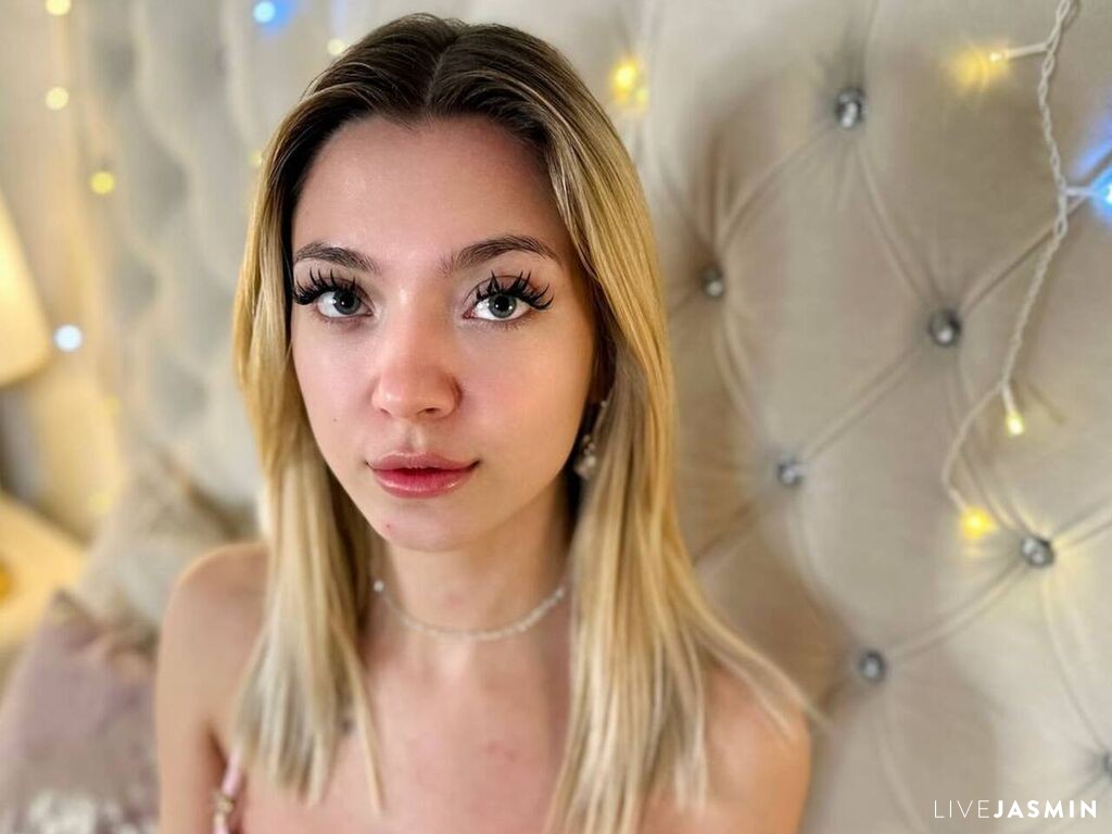 AmandaHarris live cam girl profile