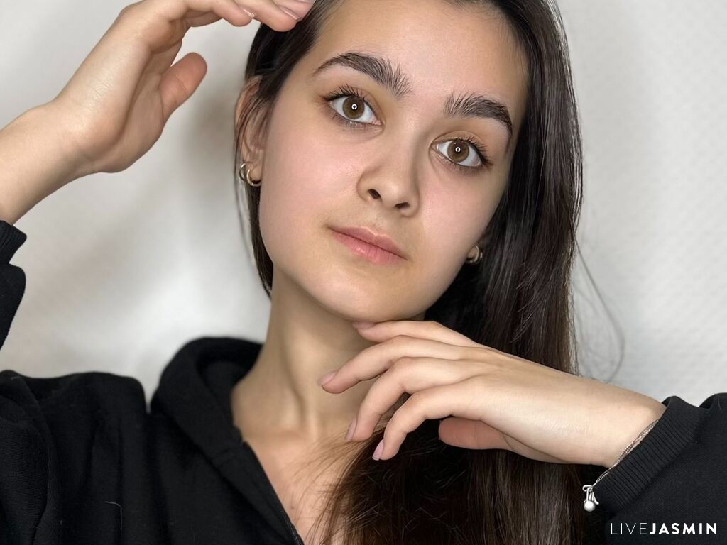 Live cam model AminaCulligan