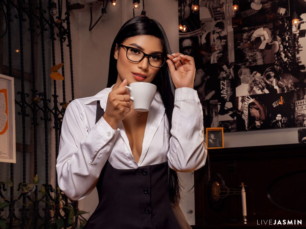 Live cam model AnaBail
