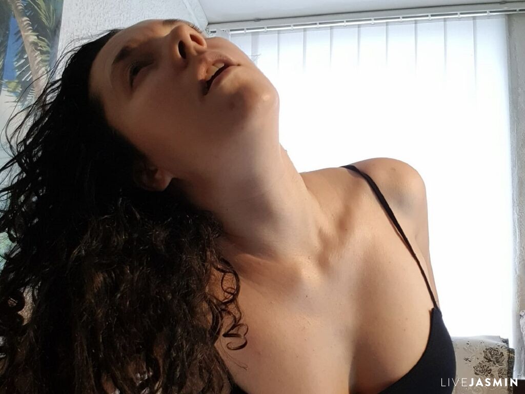 Live cam model AnaMiles