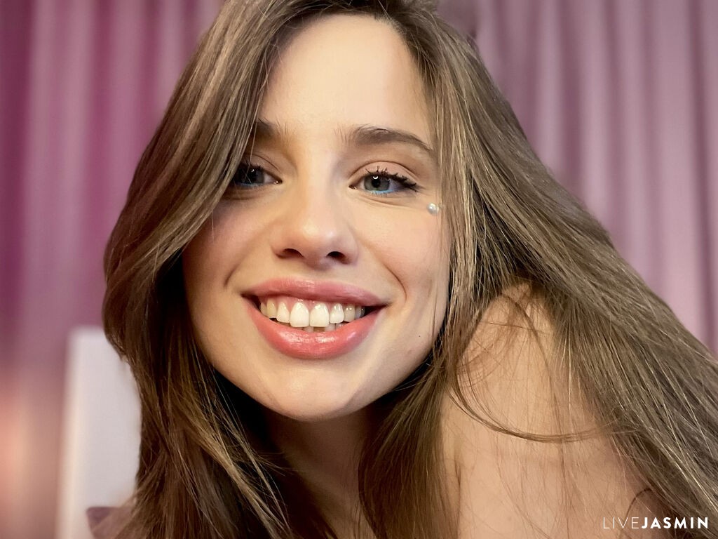 Browse AngelineDivinne live chat profile
