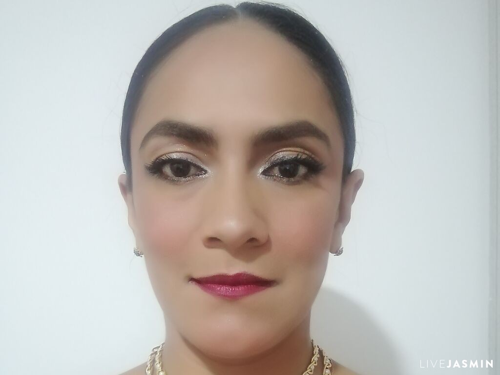 Live cam model AntonellAdiosa