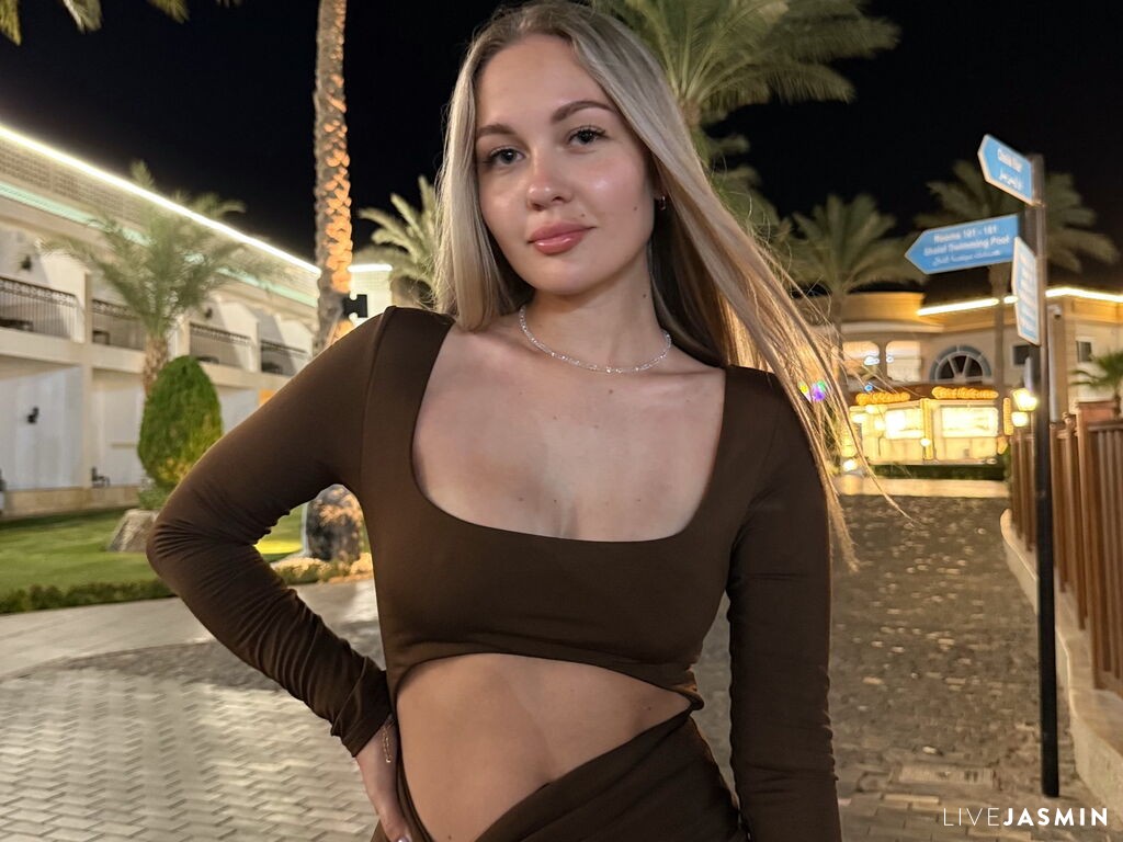 Live cam model AnySlim