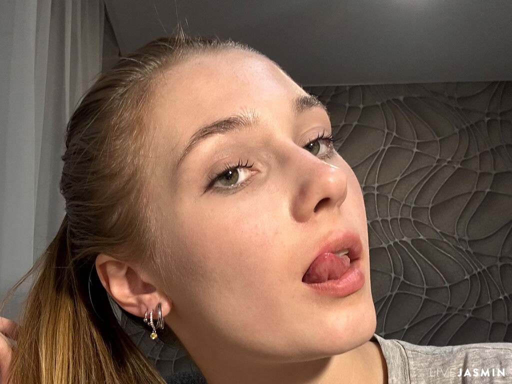 Live cam model AprilSiren