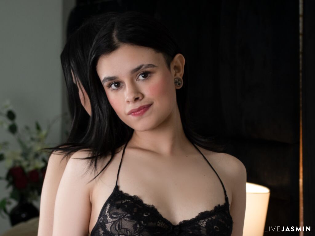 Browse AshleyGinger live chat profile