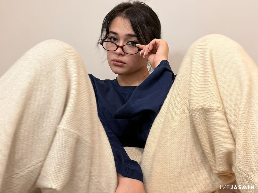 View AshleyHaze cam profile and live status