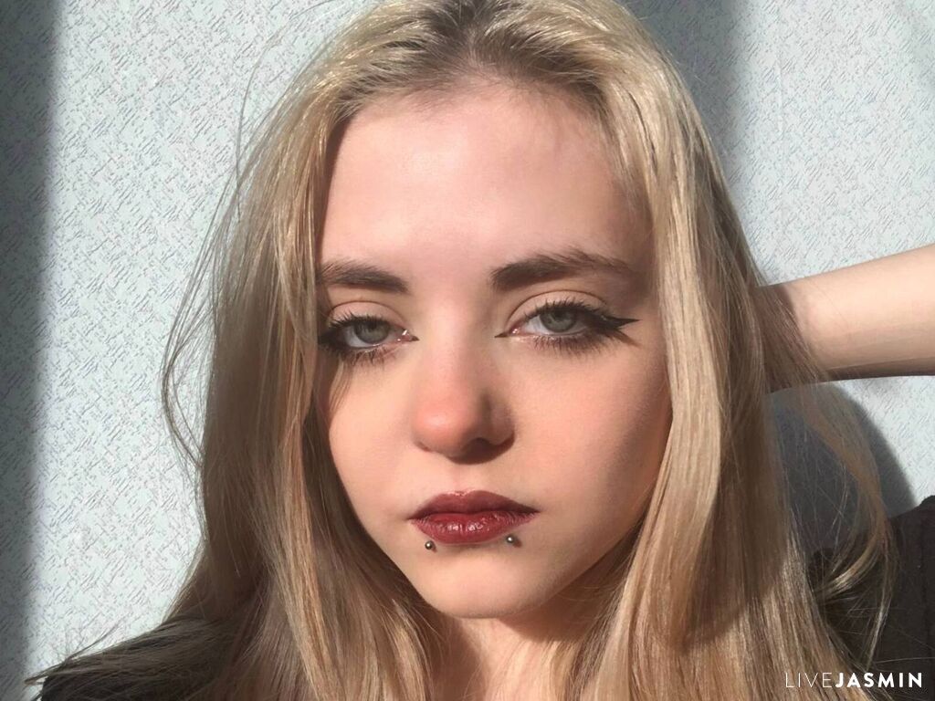 Live cam model AstraOriginal