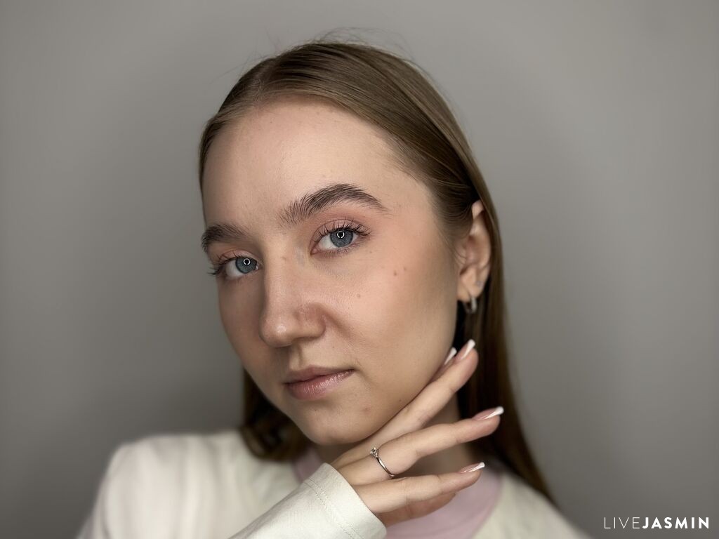 Live cam model AudreyHermet