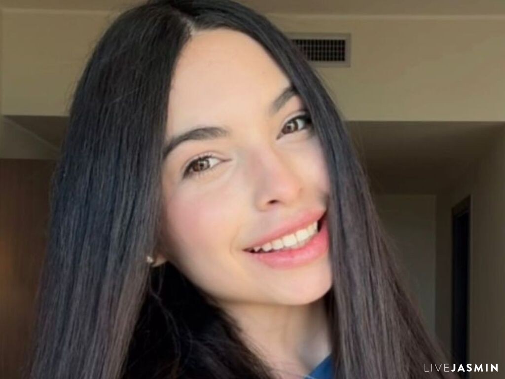 Browse AuroaWeyn live chat profile