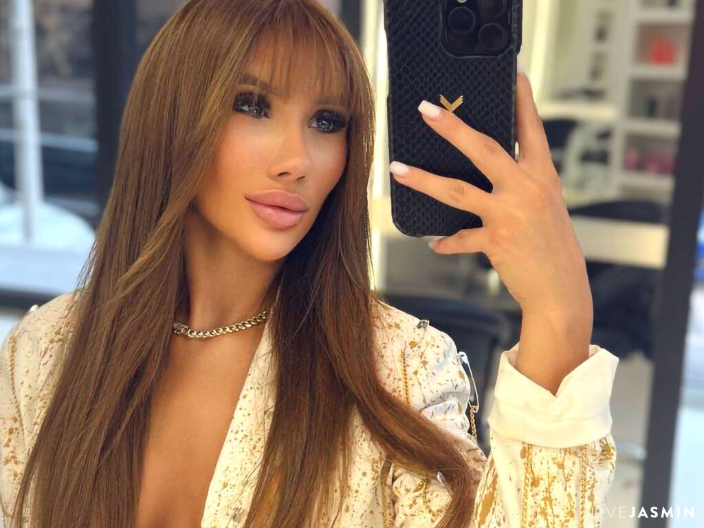 Live cam model AvaHeath