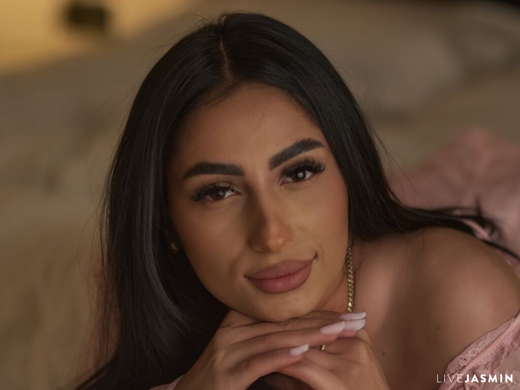 Live cam model AvaLynn
