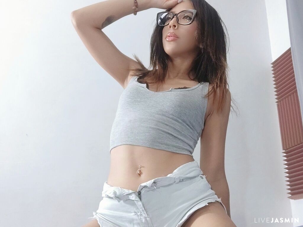 Live cam model AyanaGrey