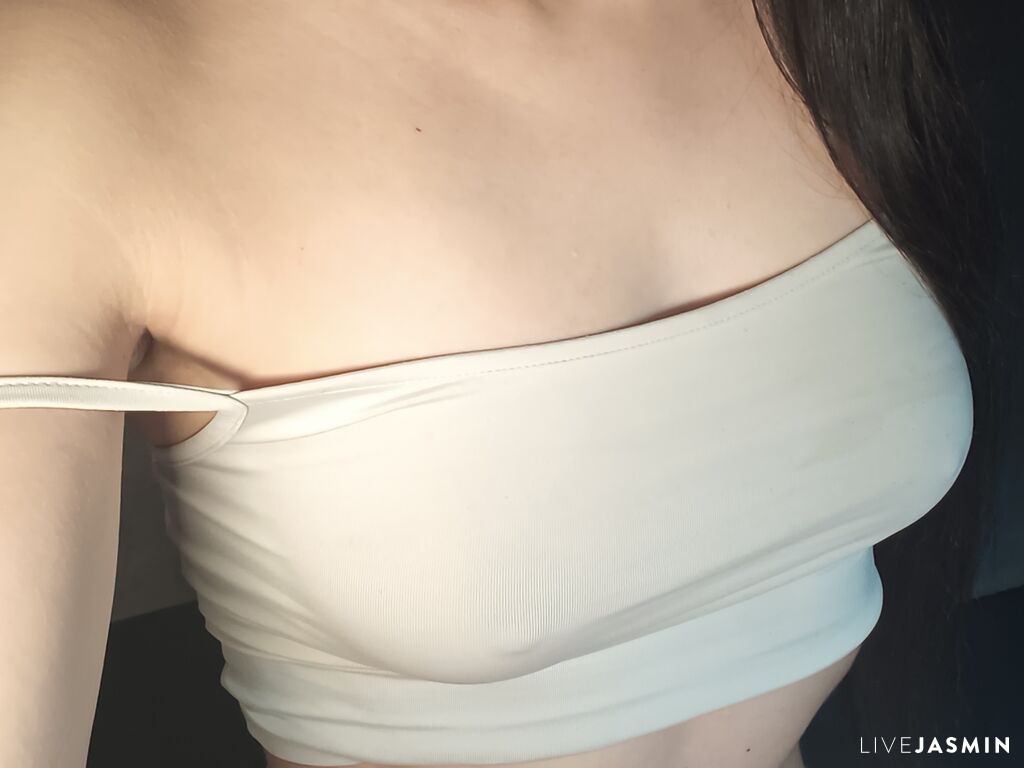 Live cam model Aylona