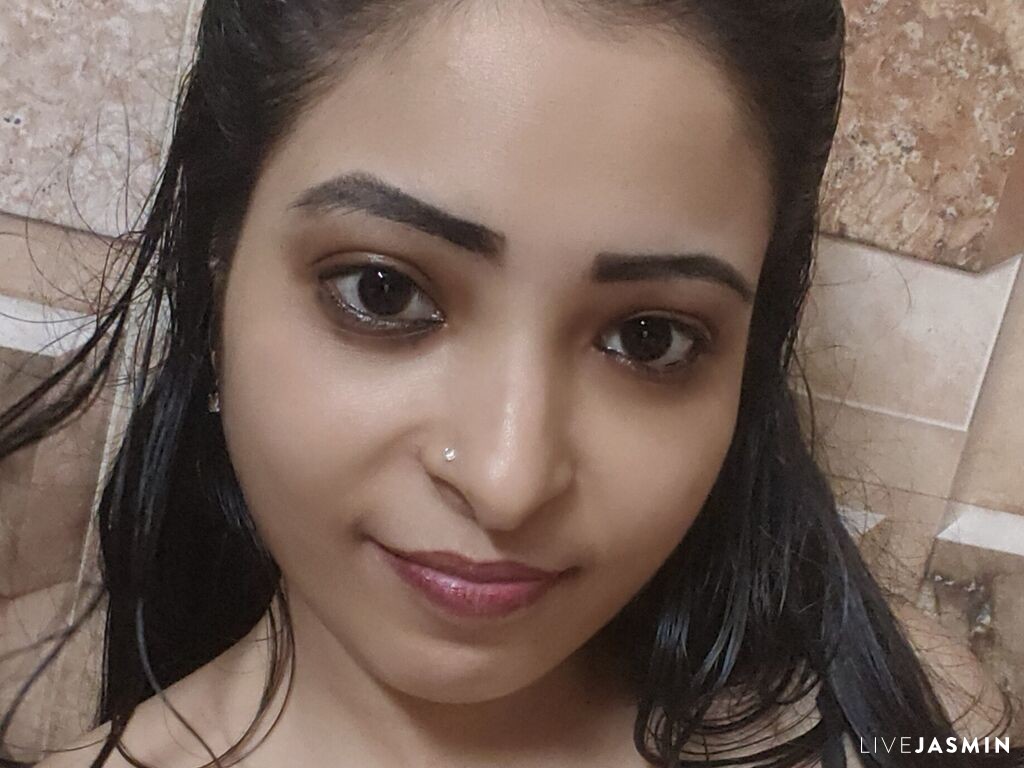Live cam model Ayushimondal