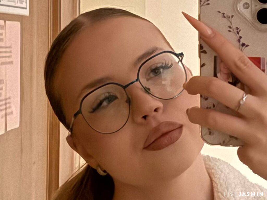 Live cam model BasiliTreleven