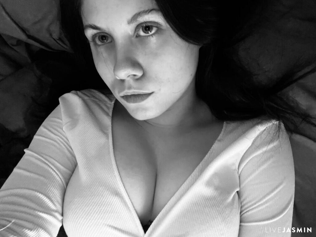 BelaWink LiveJasmin model profile