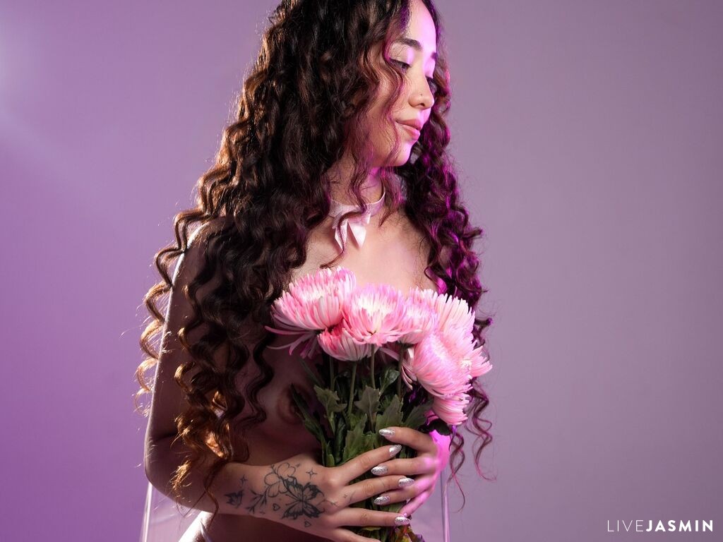 Live cam model BellaClaire