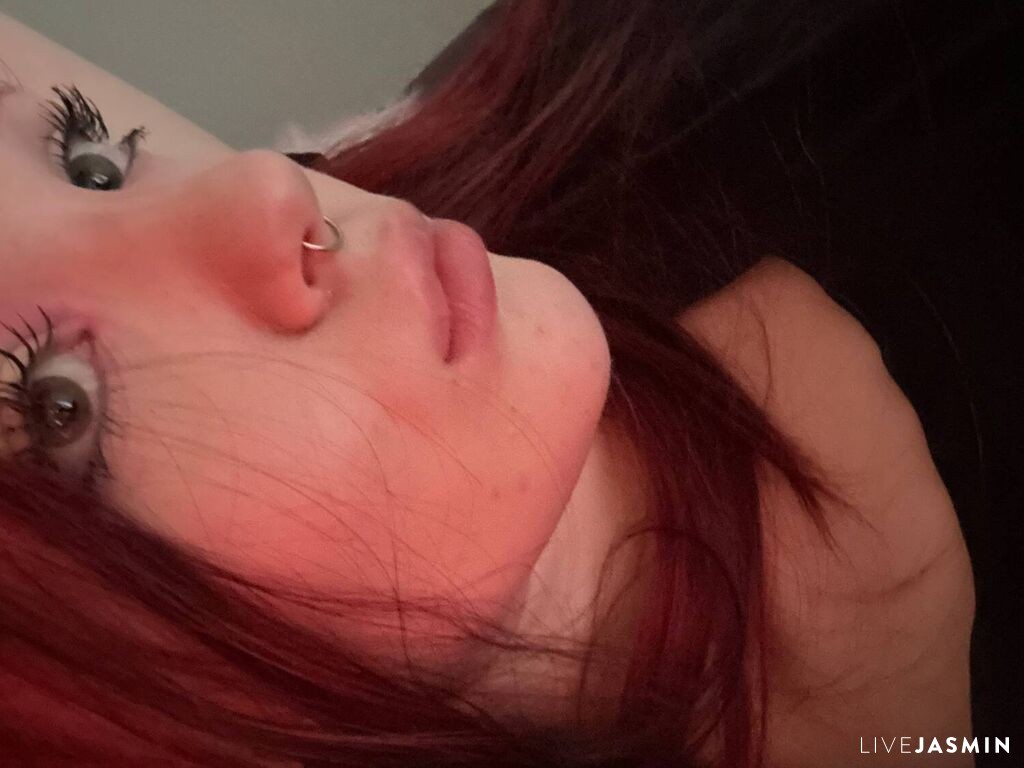 Browse BellaKimpinky live chat profile